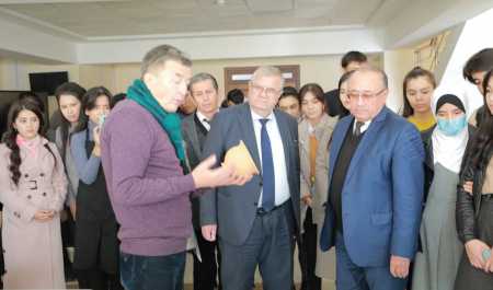 O‘zbekiston xalq ustasi, kulol Аlisher Nazirov CHDPI talabalari davrasida