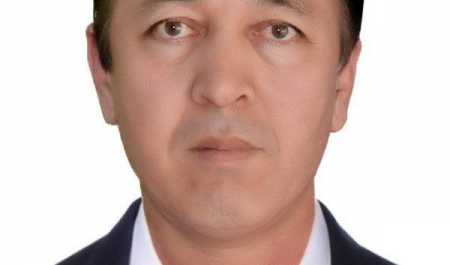 Alisher Navoiy haykali poyiga gullar qo‘yildi
