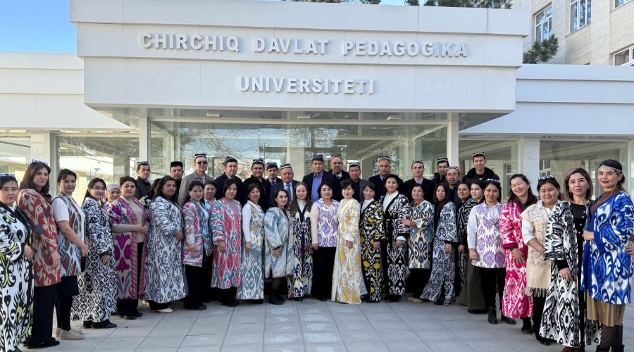 "Milliy liboslar millat kuzgusi" shiori ostida milliy liboslar ko'rgazmasi