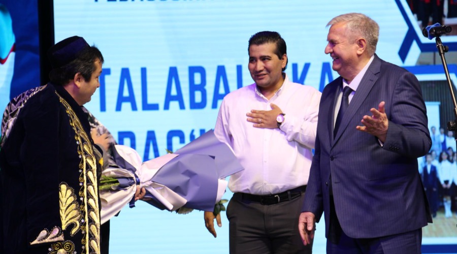 Universitetimiz rektori davlat mukofoti sohibini qutladi
