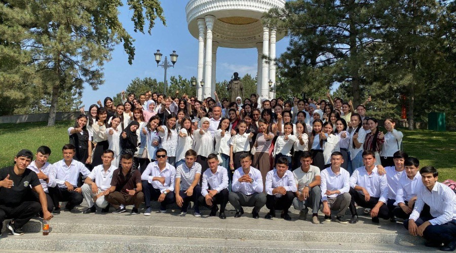 Chirchiq davlat pedagogika universiteti talabalari "Talabalarni muzey va teatrlarga tashrifi" loyihasi doirasida ichki turizm sayohati amalga oshirdi.