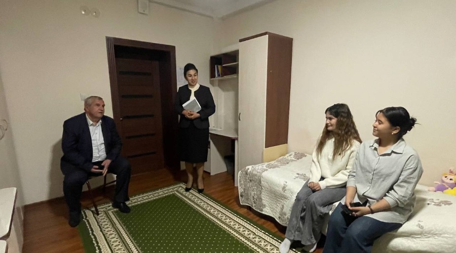 Universitet rektori - talabaning sirdoshi.