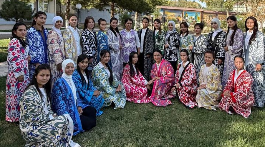 Chirchiq davlat pedagogika universitetining Gumanitar fanlar fakulteti talabalari “Juma — milliylik kuni” doirasida darslarga milliy liboslarda tashrif buyurishdi.