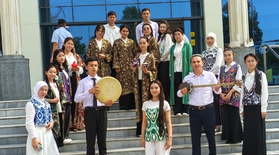 "MILLIY  LIBOSLAR KUNI"