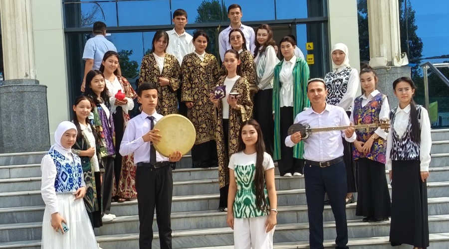 "MILLIY  LIBOSLAR KUNI"
