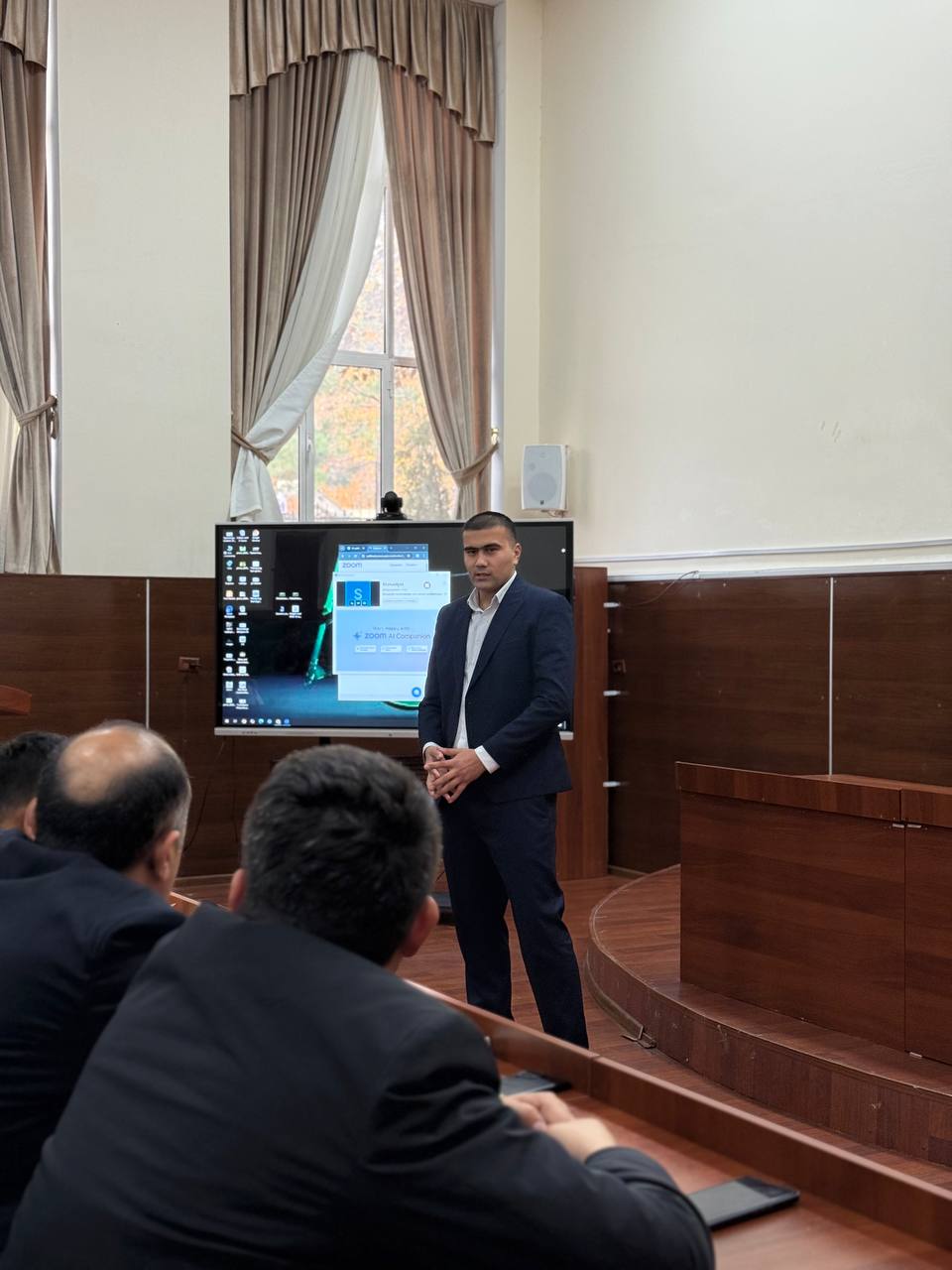 Yoshlar masalalari va ma’naviy-ma’rifiy ishlar bo‘yicha 1-prorektor S.B. Qorayev hamda  bo‘limi boshlig‘i J.M. Yursinboyev tomonidan barcha fakultet dekan o‘rinbosarlari va tyutorlar ishtirokida yig‘ilish bo‘lib o‘tdi. Gallery Image