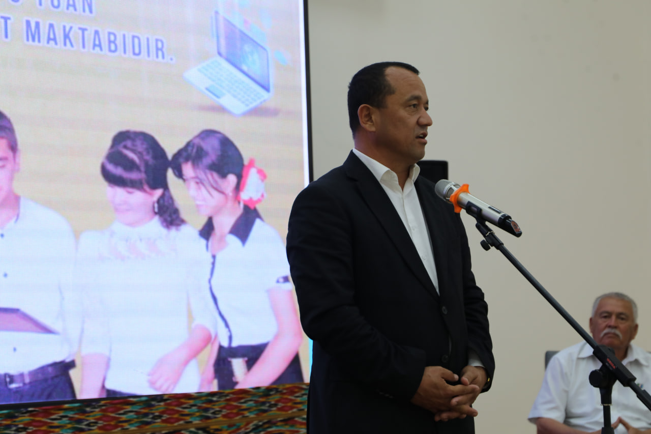 Uch avlod uchrashuvi Gallery Image