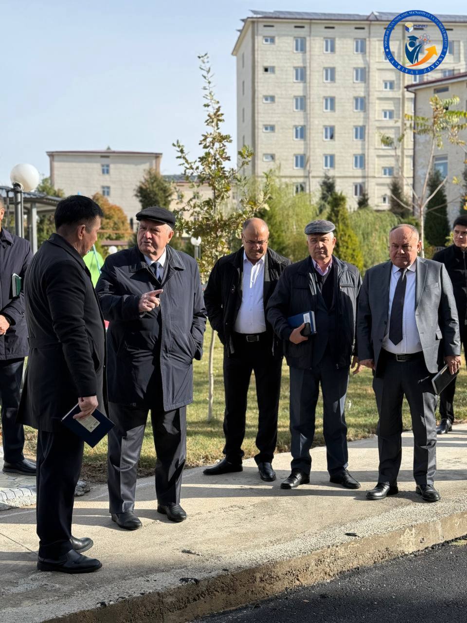 Universitet rektori yangi o'quv binosidagi qurilish va obodonlashtirish ishlari bilan tanishdi. Gallery Image