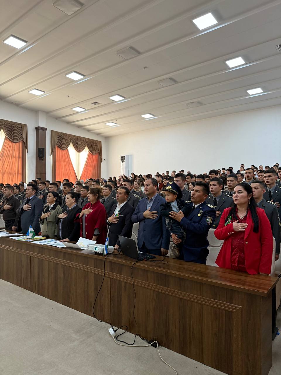 8-noyabrni keng nishonlash maqsadida o‘tkazilgan “Bir Vatan, bir el, bir bayroq!” nomli tantanali tadbirimiz yuqori saviyada, mazmunli va ko‘tarinki ruhda o‘tdi. Gallery Image
