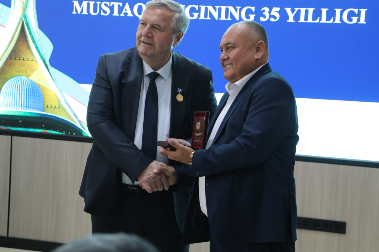“O‘zbekiston Respublikasi mustaqilligining 35-yilligi” esdalik nishonlari topshirildi Gallery Image