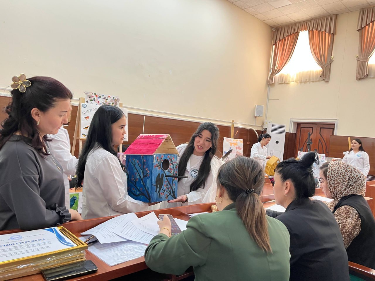 Tabiiy fanlar fakultetida Xalqaro qushlar kuni har yili 1-aprel kuni nishonlanadi. Gallery Image