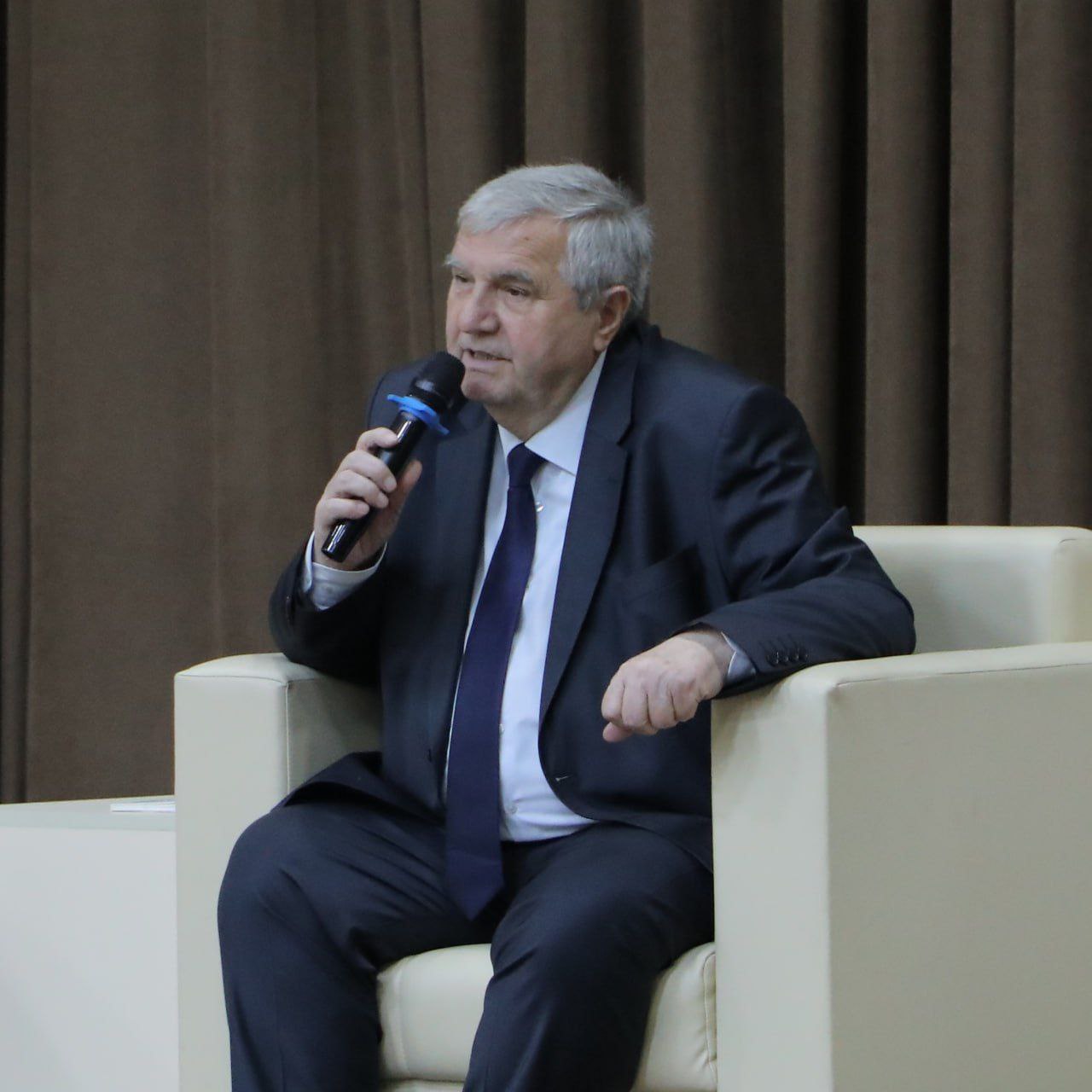 Rektor va yoshlar uchrashuvi Gallery Image