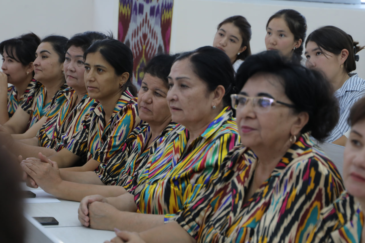 Uch avlod uchrashuvi Gallery Image