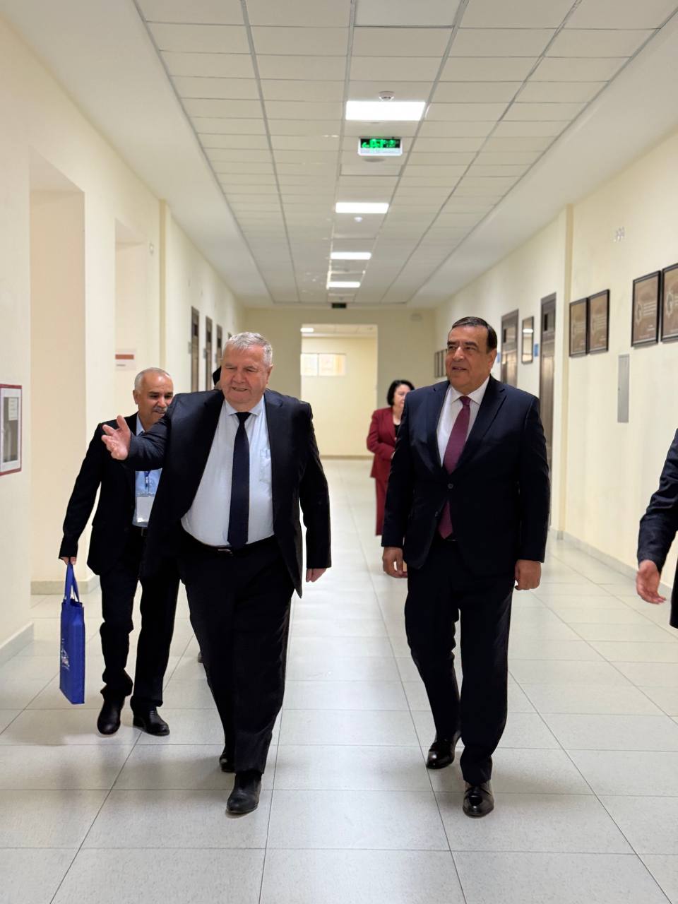 “Yangi O‘zbekistonda filologik ta’limning dolzarb muammolari, yechimlari va istiqbollari” mavzusidagi xalqaro ilmiy-amaliy konferensiya o‘z ishini davom ettirmoqda. Gallery Image