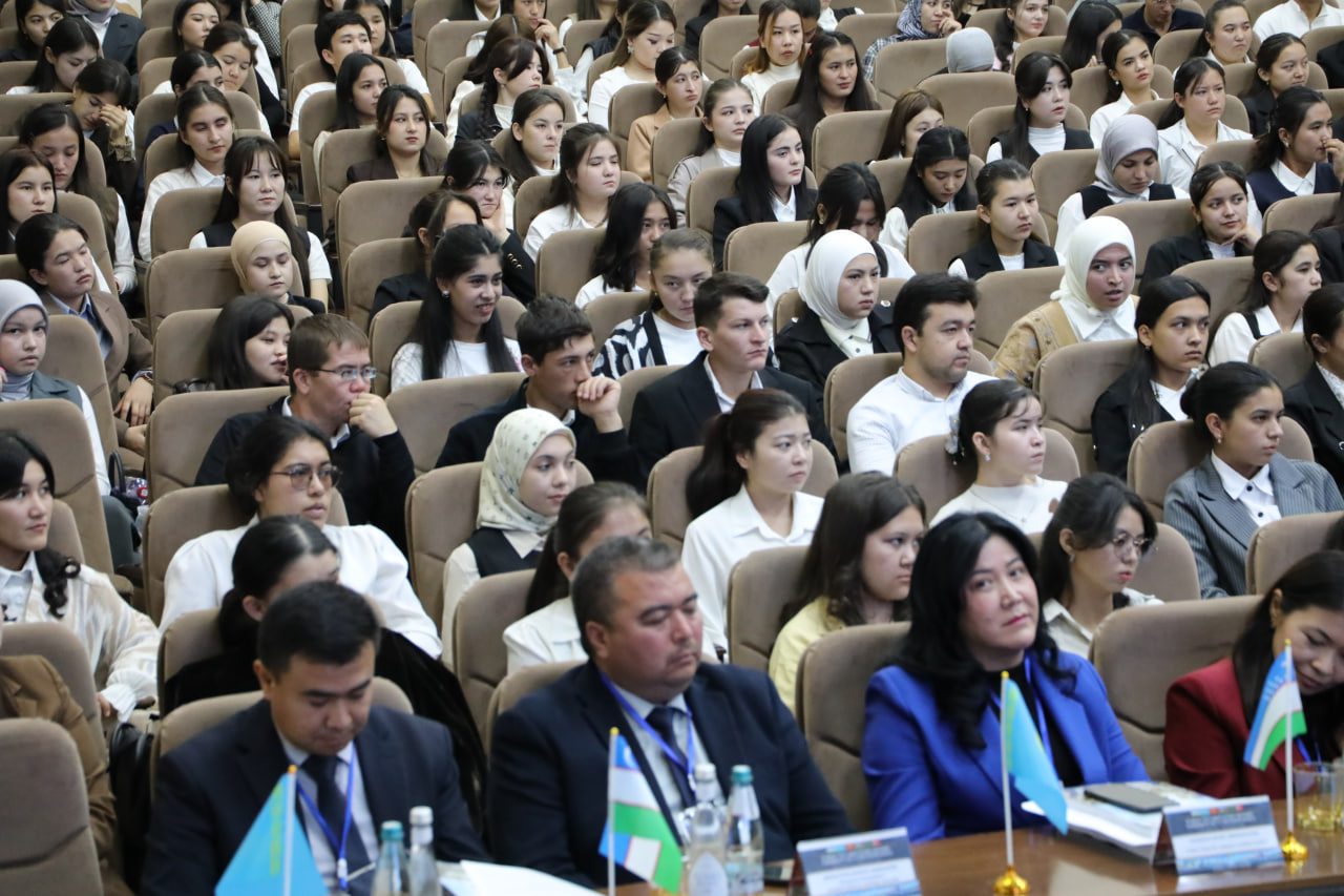 “Turkiy tillarda ilmiy-qiyosiy tadqiqotlar va metodologiya” mavzusida xalqaro ilmiy-amaliy konferensiya bo‘lib o‘tdi Gallery Image