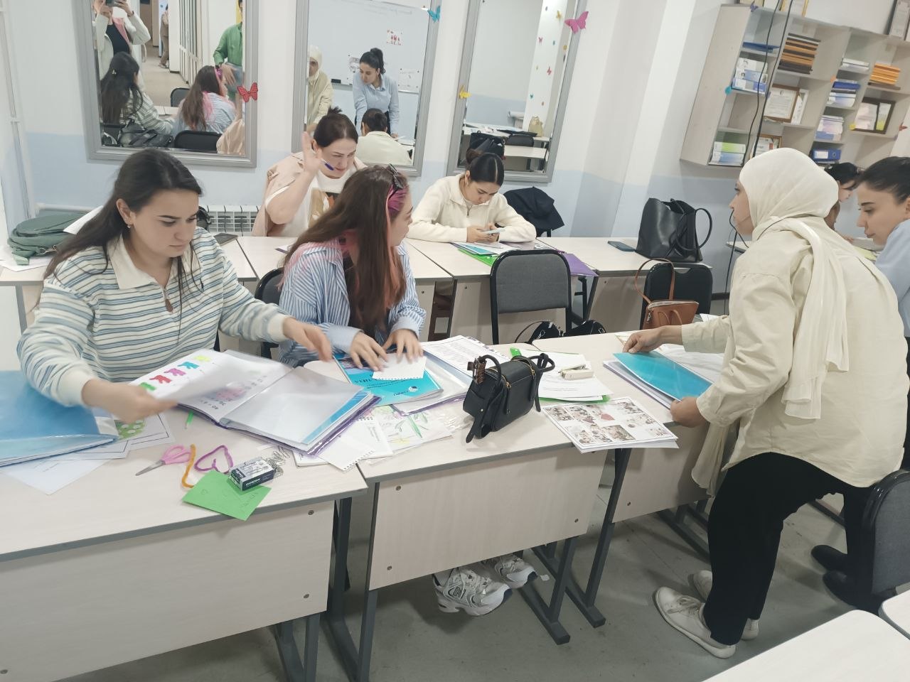 Kelajak psixologlari amaliyot maydonida Gallery Image