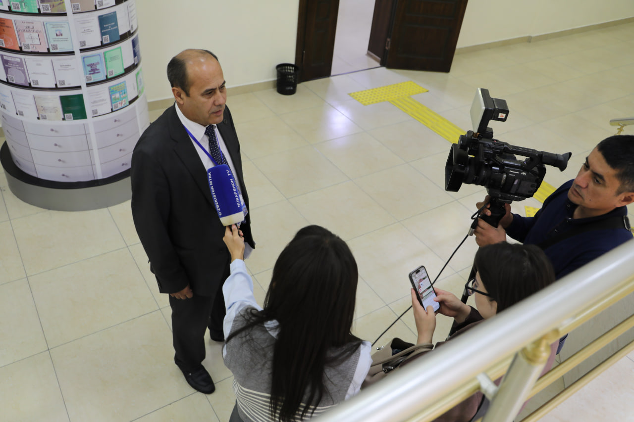 “Turkiy tillarda ilmiy-qiyosiy tadqiqotlar va metodologiya” mavzusida xalqaro ilmiy-amaliy konferensiya bo‘lib o‘tdi Gallery Image