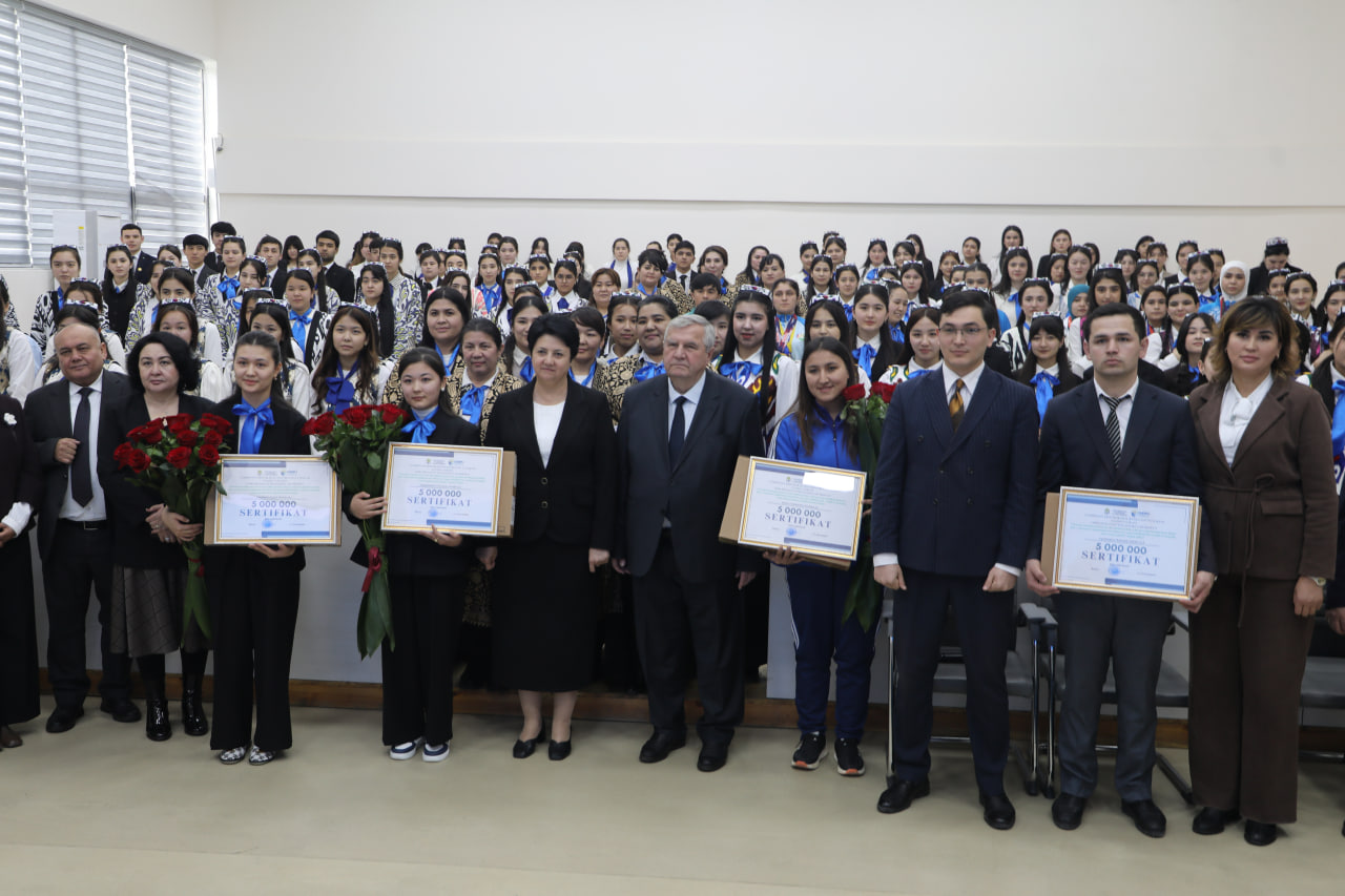 Vazir CHDPU talabalari bilan uchrashdi Gallery Image