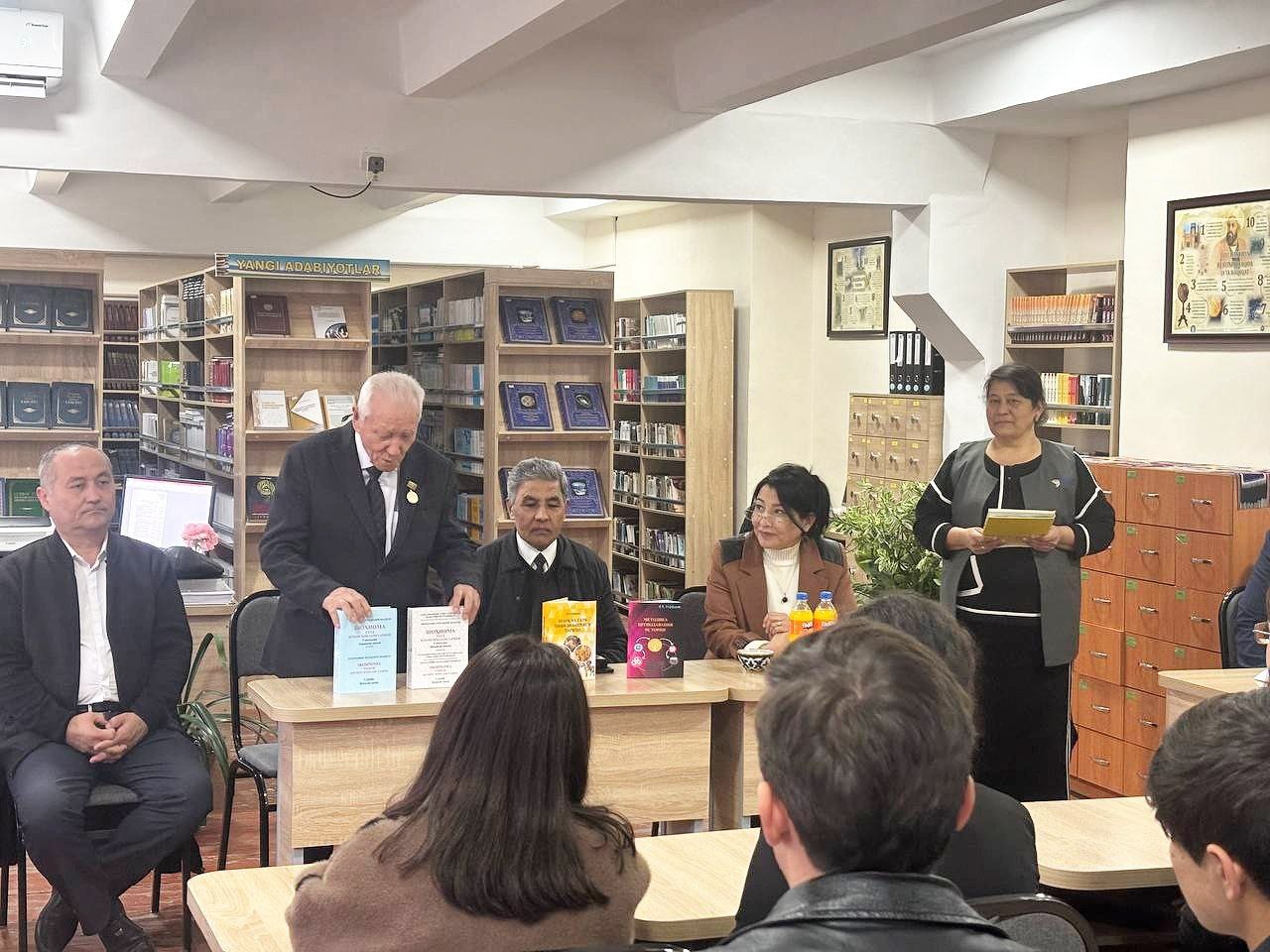 Ikki avlod uchrashuvi: tarix ta’limi muammolari va yangilanayotgan mavzular haqida Gallery Image