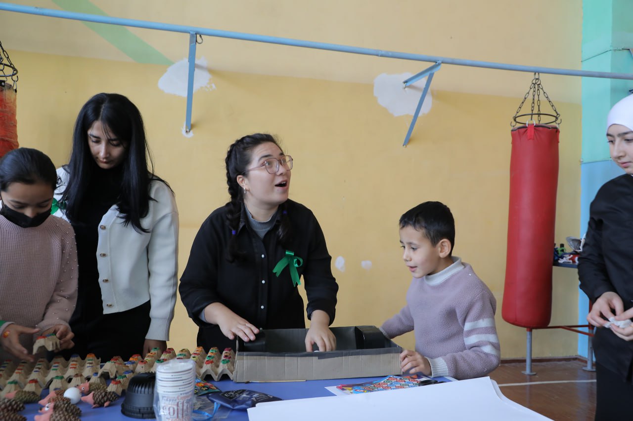 “Ochiq osmon ostidagi maktab” — mehr, metodika va innovatsiya uyg‘unligi Gallery Image