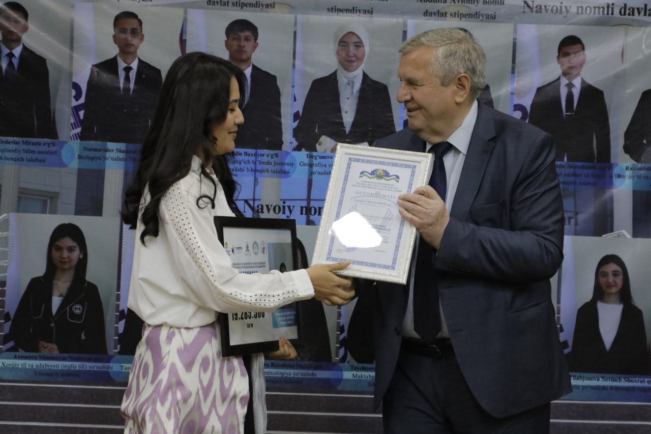 Prezident hamda nomdor davlat stipendiyalarini taqdirlash marosimi va yangilanayotgan rekord haqida Gallery Image