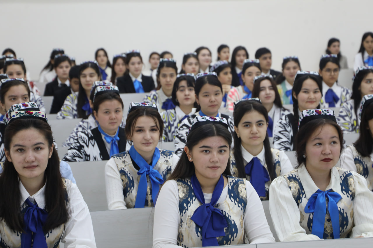 Vazir CHDPU talabalari bilan uchrashdi Gallery Image