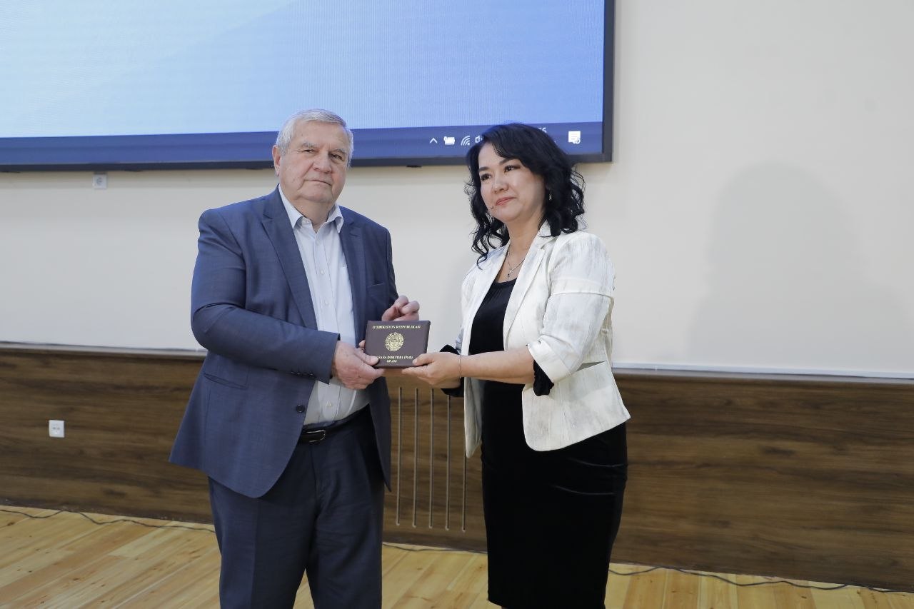 Диплом учёной степени вручён в торжественной обстановке Gallery Image