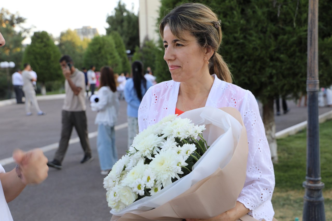 “Bitiruv kechasi – 2026”: Pedagogika sohasining yangi avlod mutaxassislari katta hayot sari kuzatildi Gallery Image