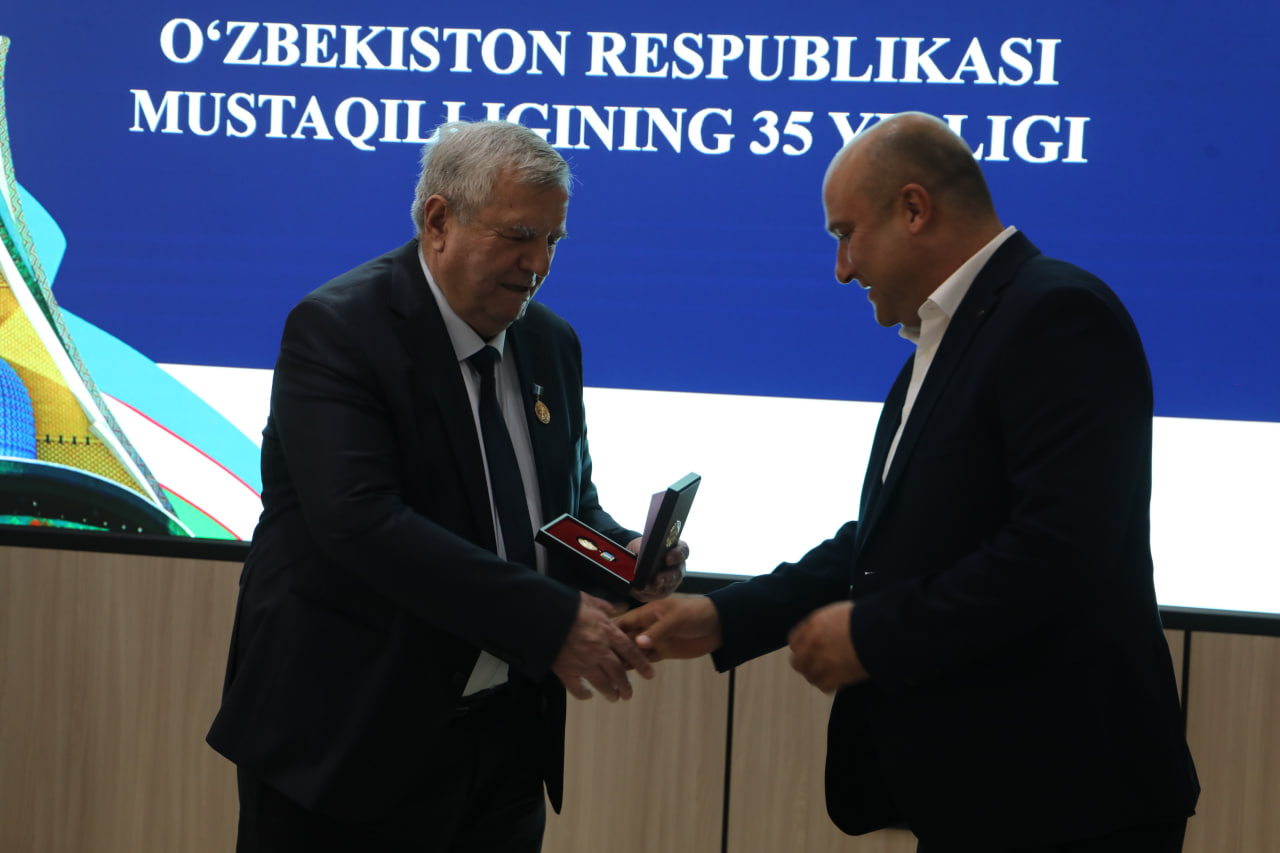 “O‘zbekiston Respublikasi mustaqilligining 35-yilligi” esdalik nishonlari topshirildi Gallery Image