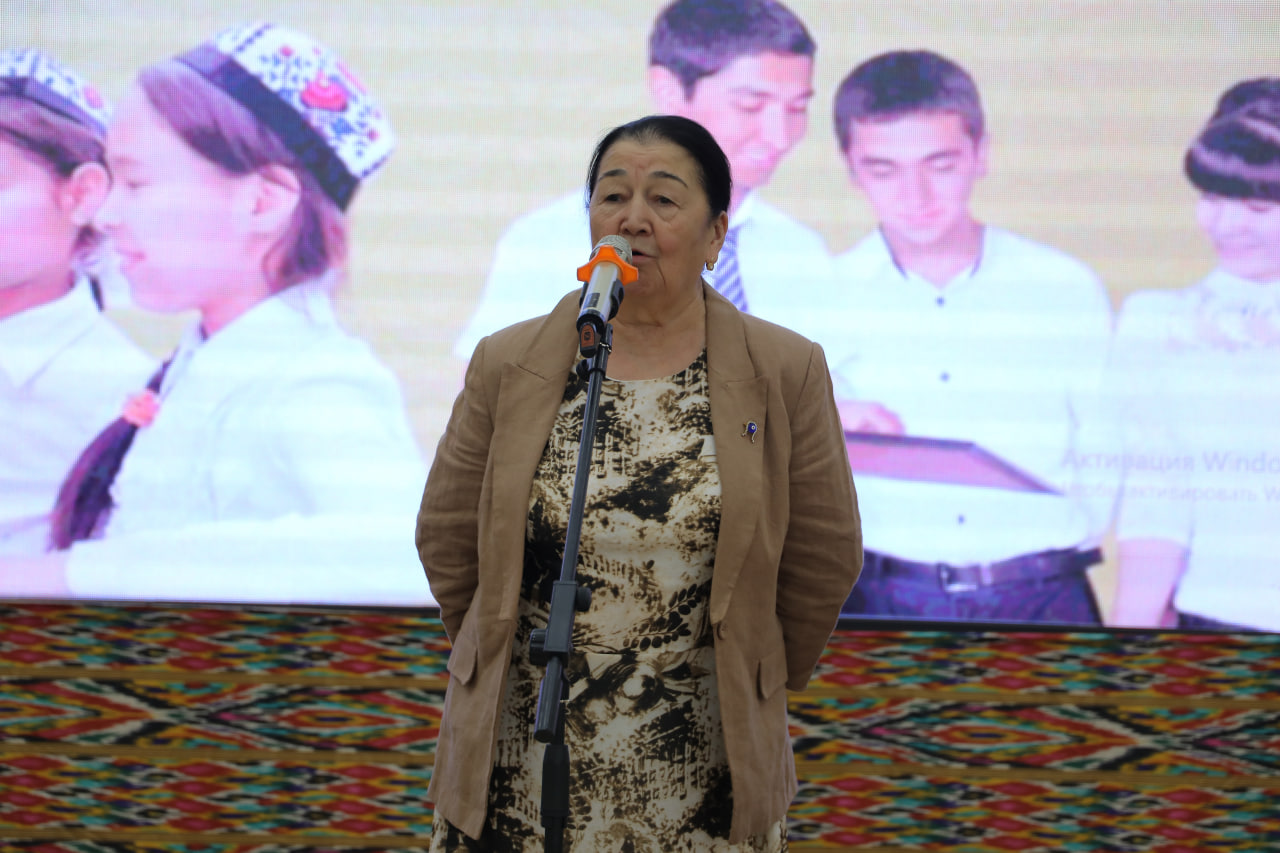 Uch avlod uchrashuvi Gallery Image