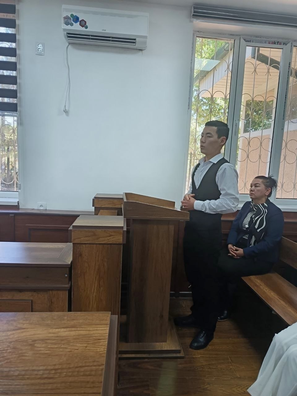 Gumanitar fanlar fakulteti Talabalar akademiyasi qoshida tashkil etilgan "Yosh huquqshunoslar" klubi a'zolari Chirchiq shahar Jinoyat sudi binosiga tashrif buyurishdi. Gallery Image