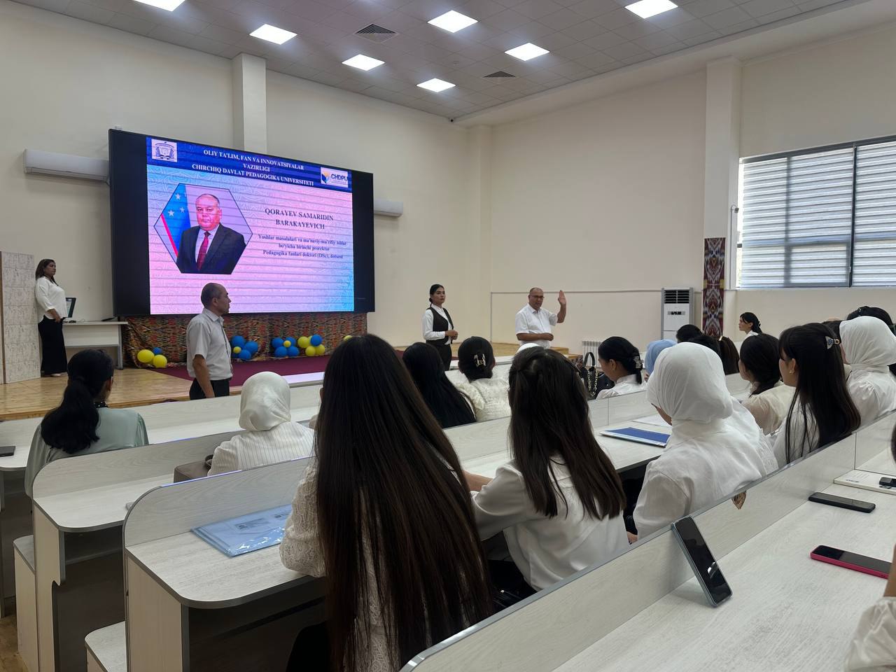 hirchiq davlat pedagogika universiteti Maktabgacha va boshlang‘ich ta’lim fakultetida 1-kurs maktabi loyihasi doirasida 2025/2026-o‘quv yili uchun 1-bosqich talabalarini kutib olish marosimi bo‘lib o‘tdi. Gallery Image