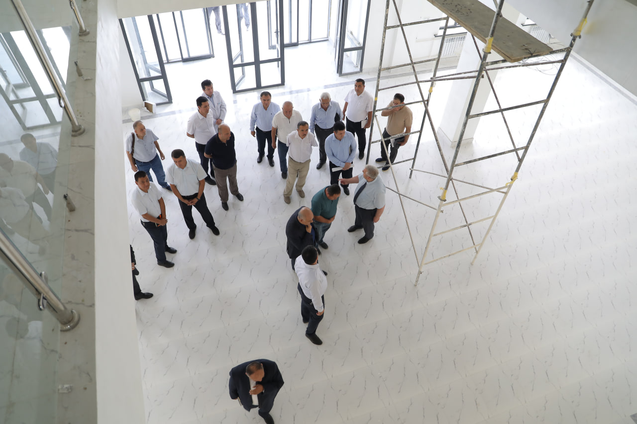 Rektor o‘qituvchi va talabalarga yaratilgan sharoitlarni ko‘zdan kechirdi Gallery Image