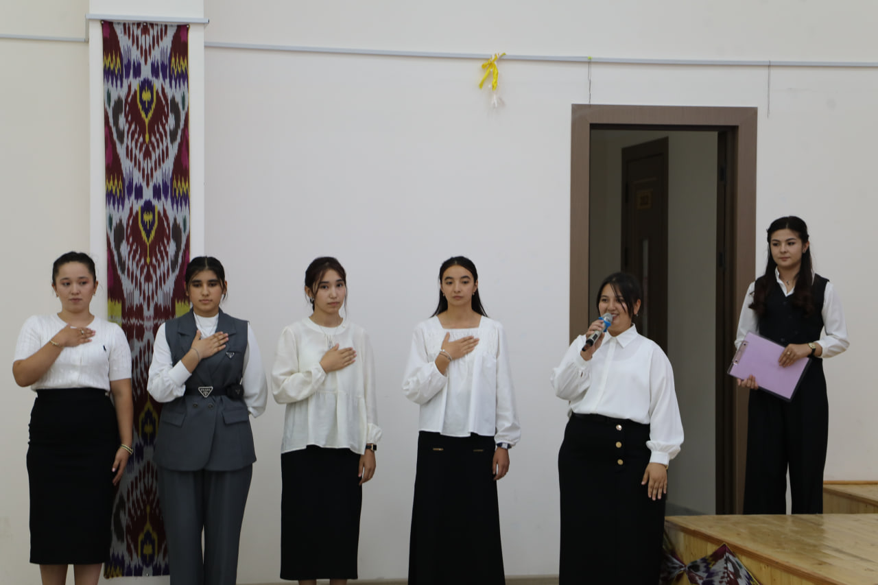 Uch avlod uchrashuvi Gallery Image