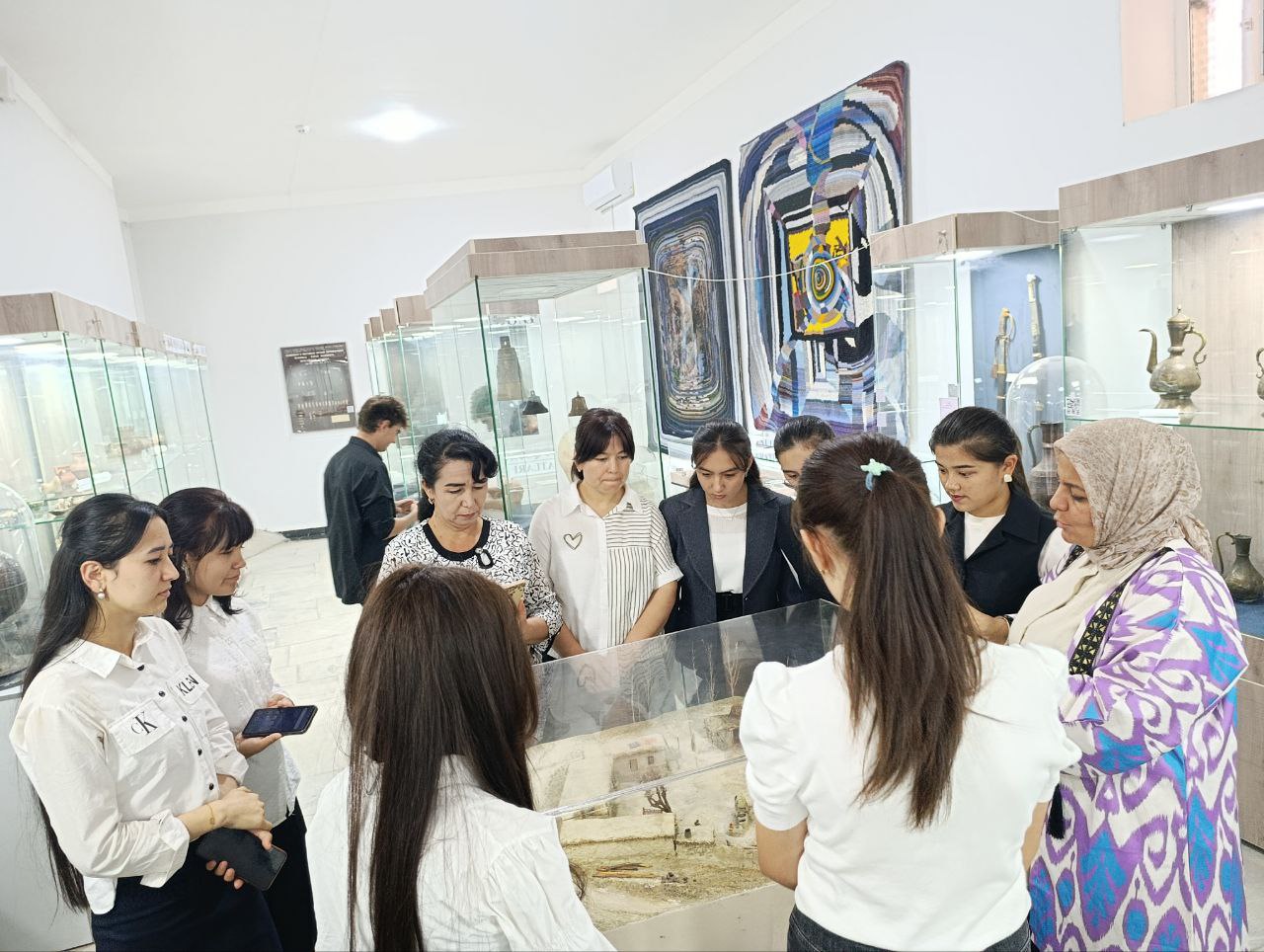 Chirchiq davlat pedagogika universiteti talabalari Chirchiq shahar muzeyiga tashrif buyurdi. Gallery Image