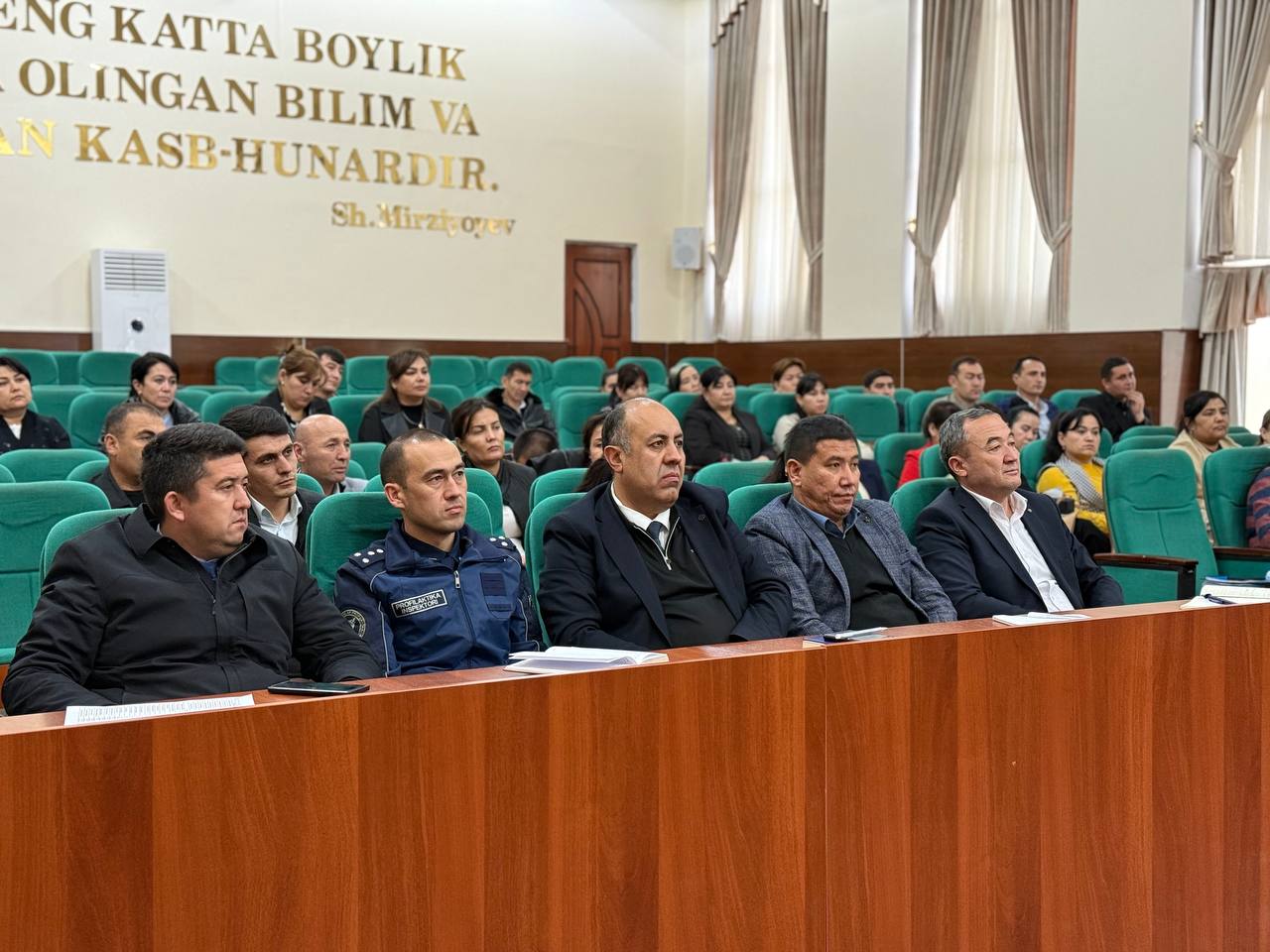Yoshlar masalalari va ma’naviy-ma’rifiy ishlar bo‘yicha 1-prorektor S.B. Qorayev hamda  bo‘limi boshlig‘i J.M. Yursinboyev tomonidan barcha fakultet dekan o‘rinbosarlari va tyutorlar ishtirokida yig‘ilish bo‘lib o‘tdi. Gallery Image