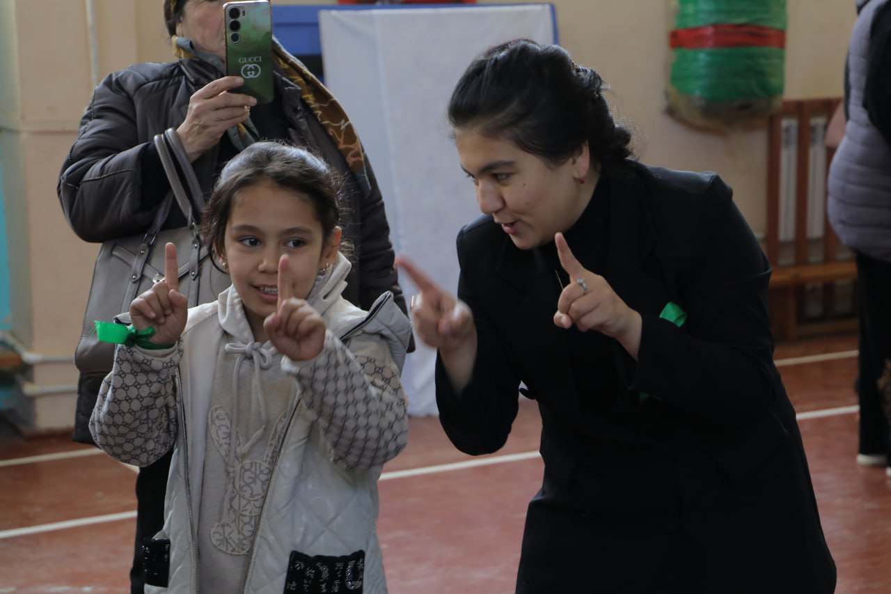 “Ochiq osmon ostidagi maktab” — mehr, metodika va innovatsiya uyg‘unligi Gallery Image