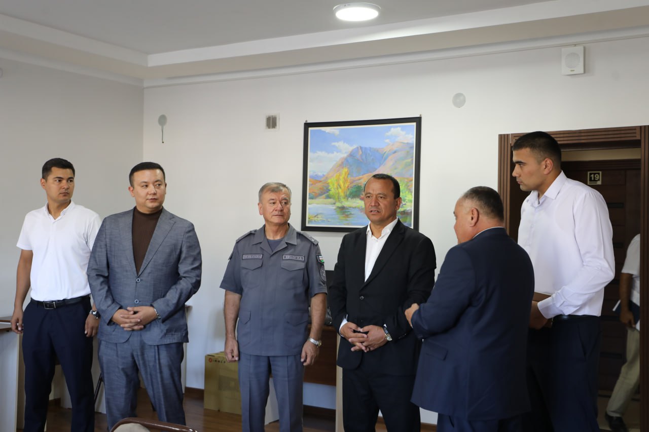 Ishchi guruh a'zolari talabalarga yaratilgan sharoitlar va talabalar turar joyining o'quv yiliga tayyorgarlik holatini o'rgandi. Gallery Image