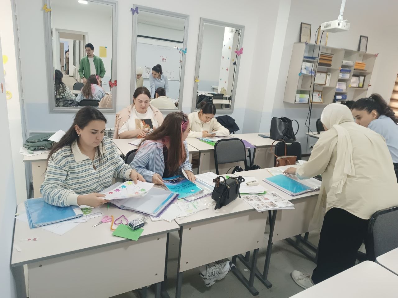 Kelajak psixologlari amaliyot maydonida Gallery Image
