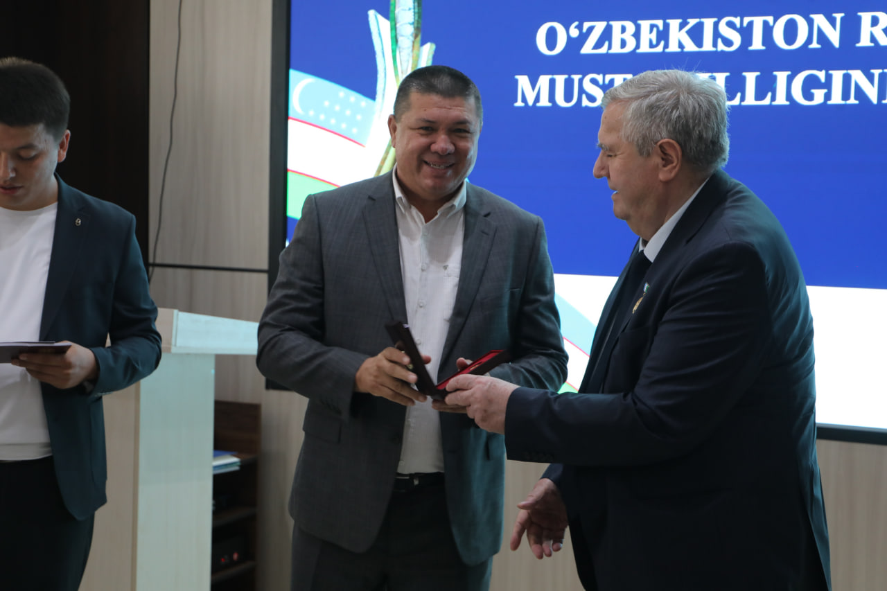 “O‘zbekiston Respublikasi mustaqilligining 35-yilligi” esdalik nishonlari topshirildi Gallery Image