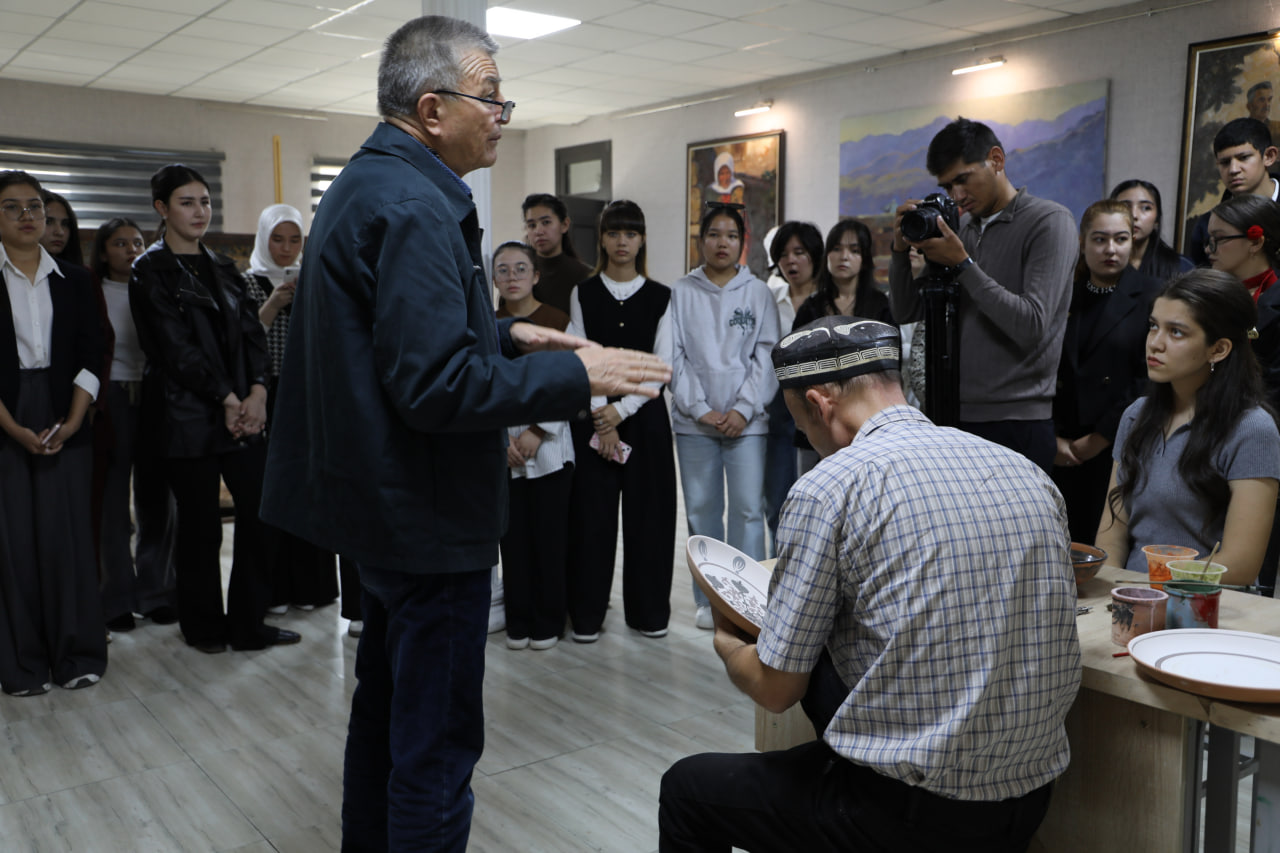 Xalq ustasi Alisher Nazirov bilan mahorat darsi: an’ana va zamonaviylik uyg‘unligi Gallery Image