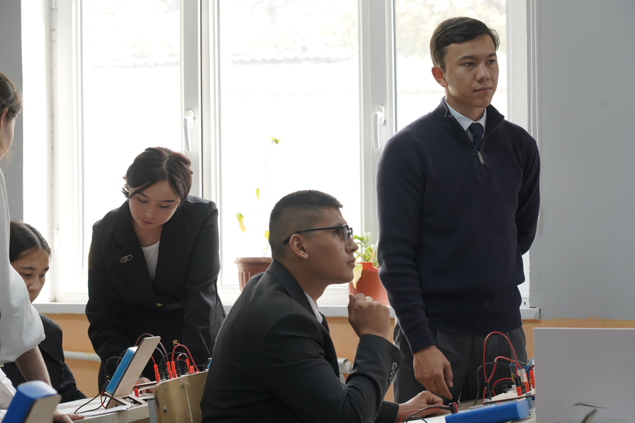 Fizika kafedrasi strategiyasi va taraqqiyot prinsiplari: Ishlab chiqarish. . . Tajriba. . . Amaliy ko‘nikmalar. . . Gallery Image