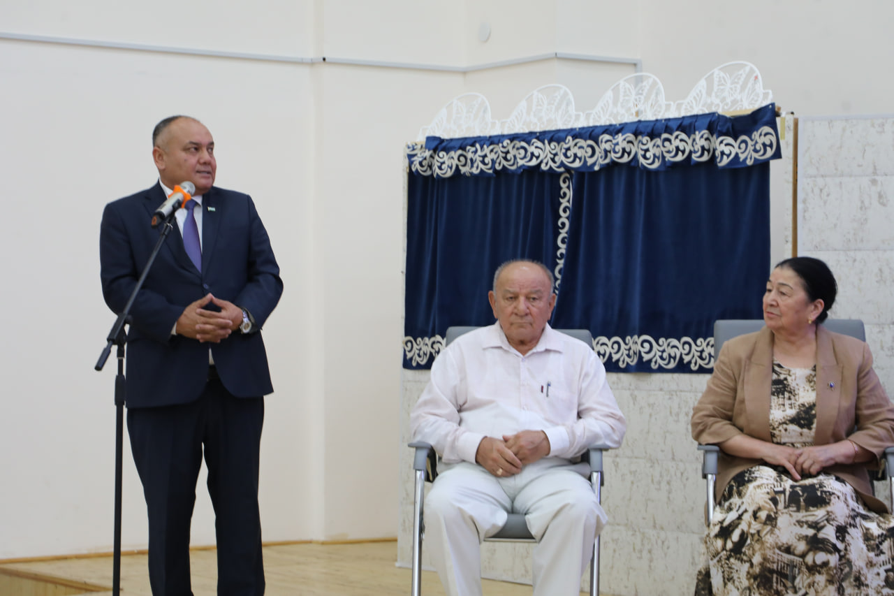 Uch avlod uchrashuvi Gallery Image