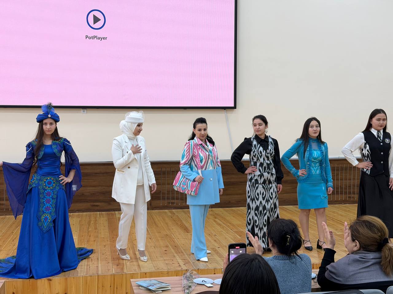 Milliy matolarning zamonaviy dizayn echimlari bilan uyg‘unligi Gallery Image