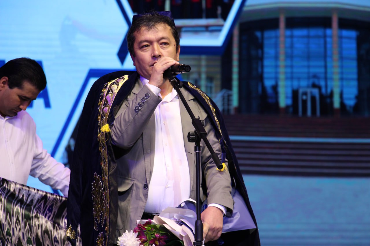 Universitetimiz rektori davlat mukofoti sohibini qutladi Gallery Image