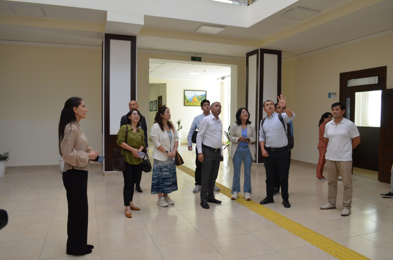Cooperation Prospects Discussed with Delegation from Beijing University of Law Gallery Image