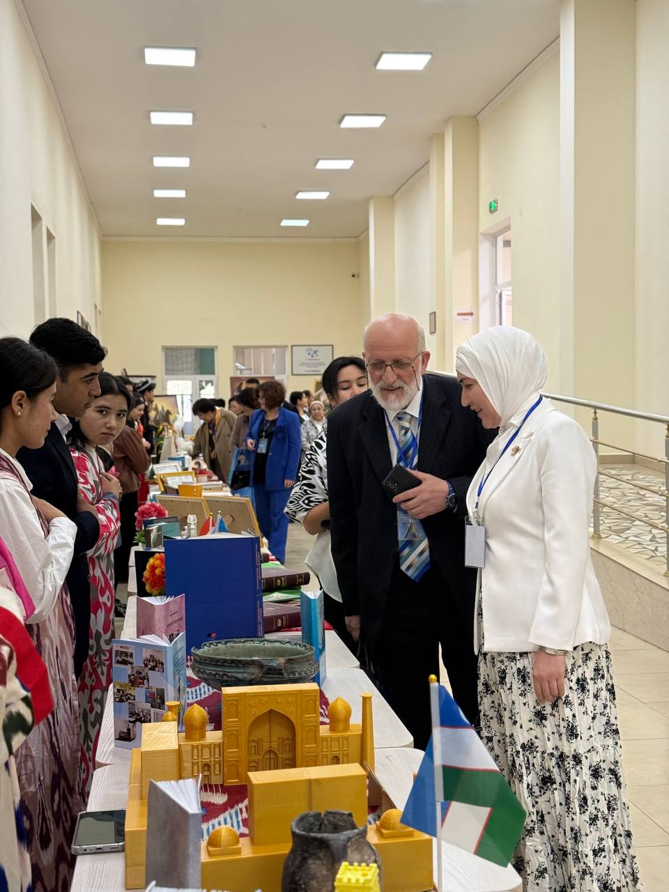 “Yangi O‘zbekistonda filologik ta’limning dolzarb muammolari, yechimlari va istiqbollari” mavzusidagi xalqaro ilmiy-amaliy konferensiya o‘z ishini davom ettirmoqda. Gallery Image