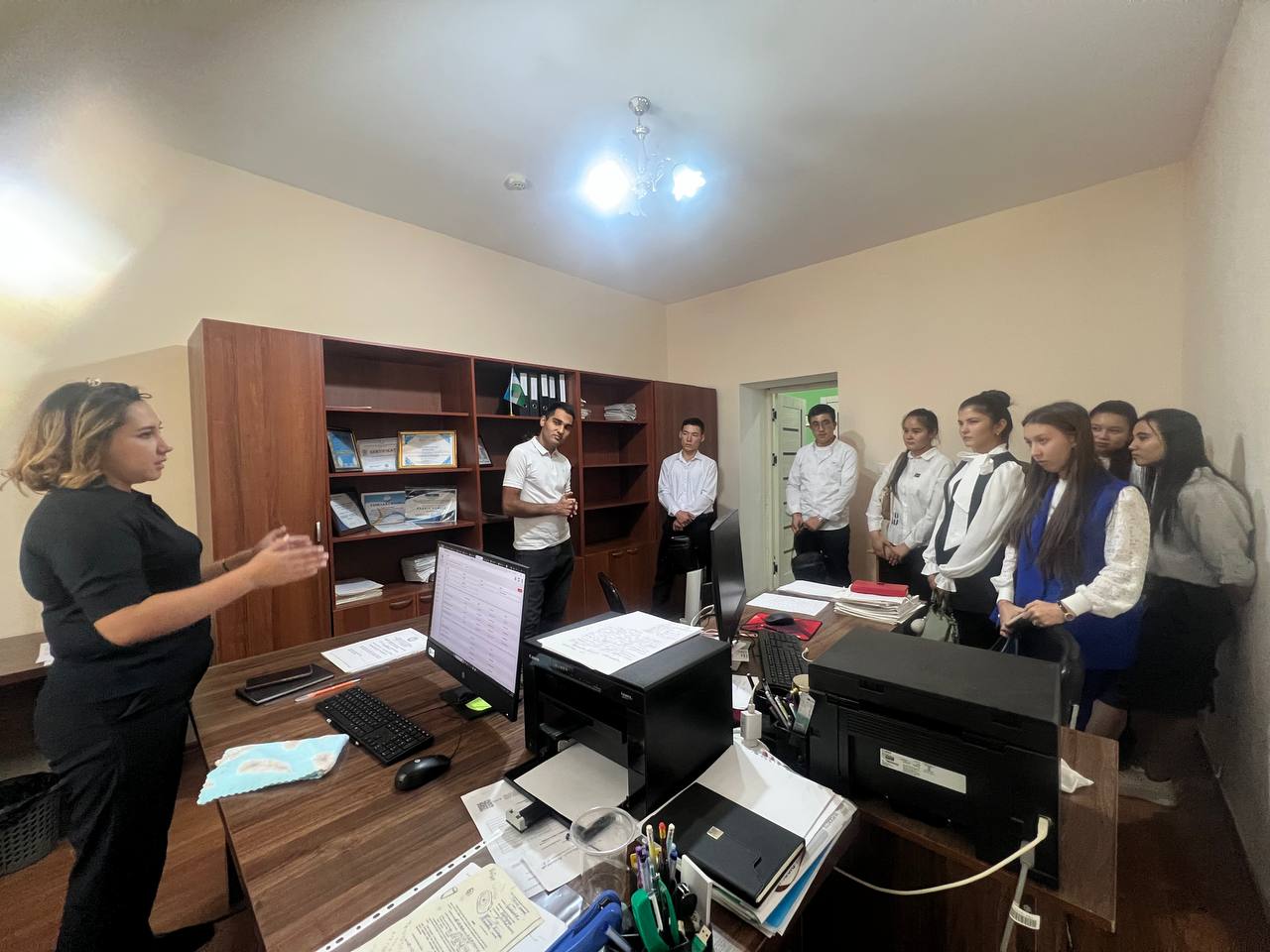 CHDPU talabalari "Inson" ijtimoiy xizmatlar markaziga tashrif buyurdi. Gallery Image