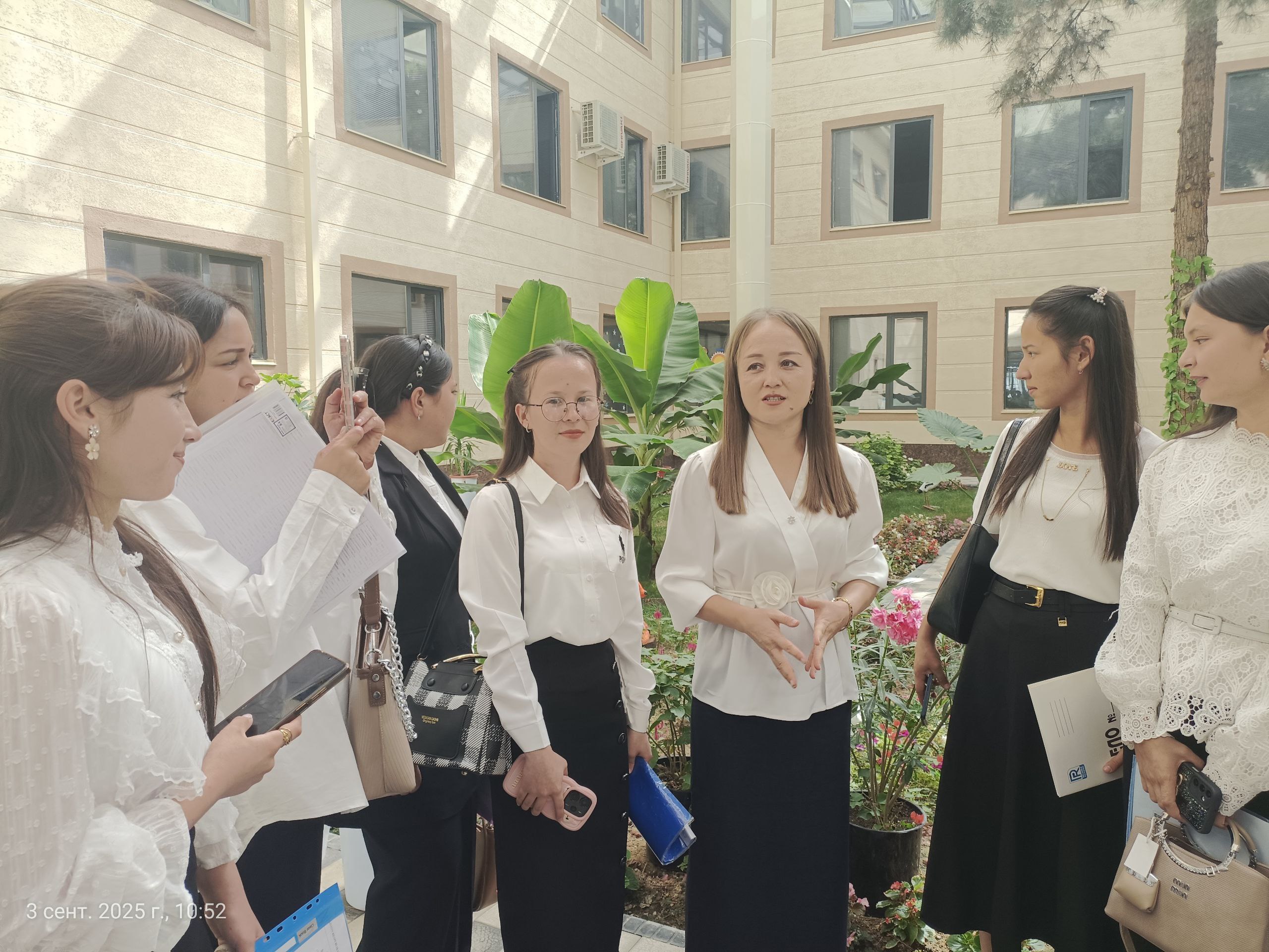 hirchiq davlat pedagogika universiteti Maktabgacha va boshlang‘ich ta’lim fakultetida 1-kurs maktabi loyihasi doirasida 2025/2026-o‘quv yili uchun 1-bosqich talabalarini kutib olish marosimi bo‘lib o‘tdi. Gallery Image