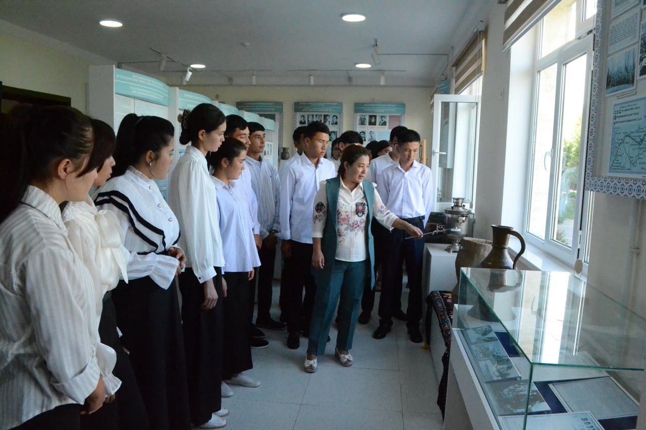 Universitet prorektori kutilmaganda “Birinchi kurs maktabi” ishtirokchilariga gid bo‘ldi Gallery Image